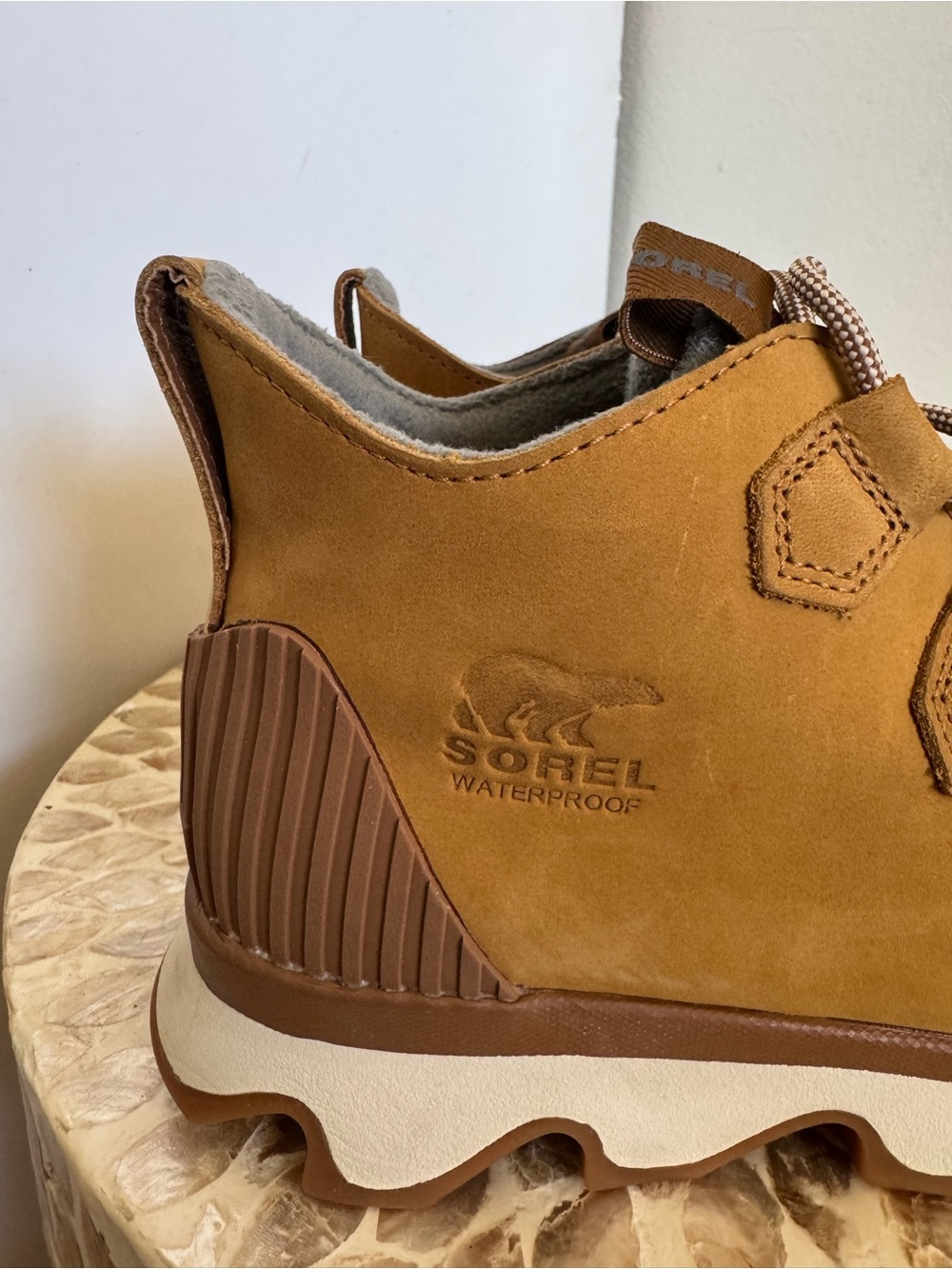 NWT Sorel Caribou Waterproof Camel Brown Sneakers size 8.5 - Picture 3 of 12